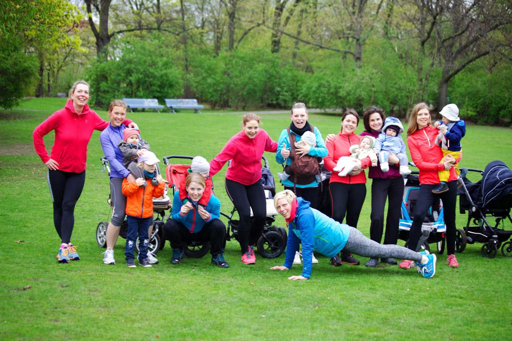 Sportliche Mamas im Volkspark Wilmersdorf