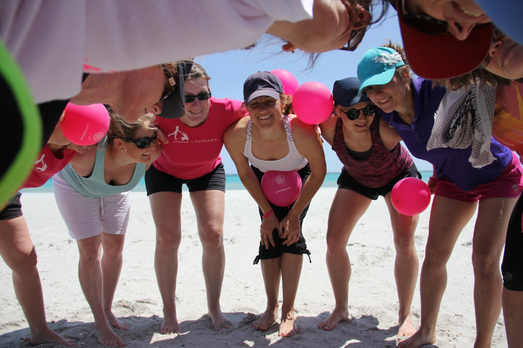 Bikini Bootcamp Sardinien Gruppe Strand