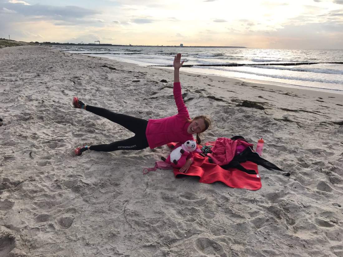 Polly Pink beim LAUFMAMALAUF Workout am Strand